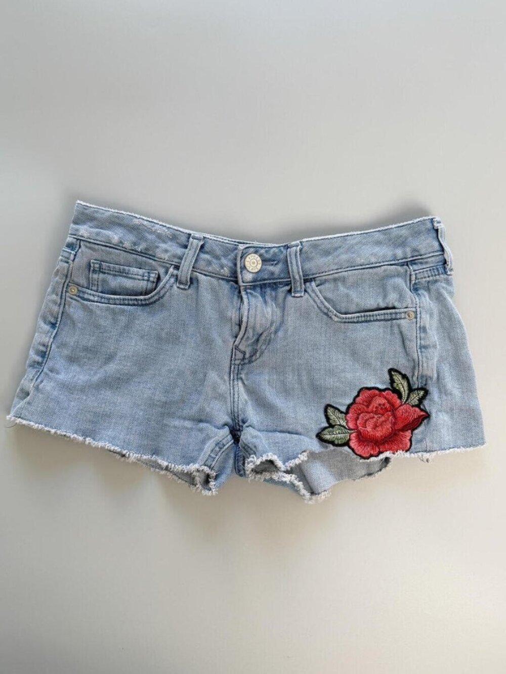 Y2K Low Rise Denim Shorts with Rose Embroidery, Micro Shorts, Indie Sleaze, 2